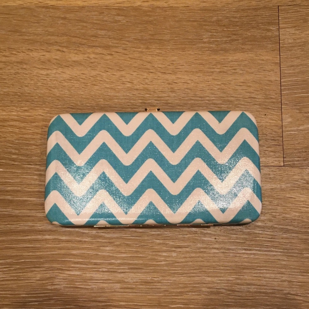 Chevron Snap Wallet - Picture 3 of 8
